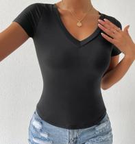 Blusa básica baby look manga curta gola V casual feminina moda