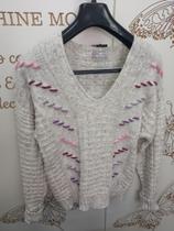 Blusa básica em fo tricô na cor areia detalhes fios em cores