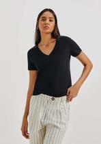 Blusa Básica Feminina Manga Curta Decote V Blusa Básica Feminina Manga Curta Decote V