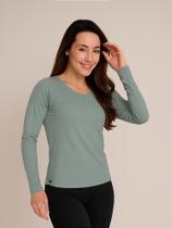Blusa Básica Manga Longa Verde com Tecnologia UV50+ Blusa Básica Manga Longa Verde com Tecnologia UV50+