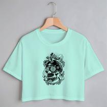 Blusa Blusinha Camiseta Cropped TShirt Feminina Algodão Tecido Premium Estampa Digital Caveira Mexicana com Flores Blusa Blusinha Camiseta Cropped TShirt Feminina Algodão Tecido Premium Estampa Digital Caveira Mexicana com Flores