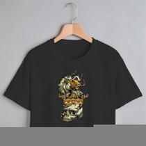 Blusa Blusinha Camiseta Cropped TShirt Feminina Algodão Tecido Premium Estampa Digital Coroa Caveira Leão Blusa Blusinha Camiseta Cropped TShirt Feminina Algodão Tecido Premium Estampa Digital Coroa Caveira Leão