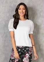 Blusa branca com manga bufante
