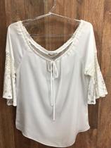 Blusa c/ Manga de Renda Blusa c/ Manga de Renda