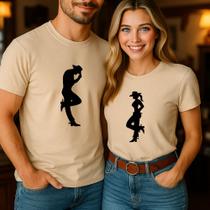 Blusa Camiseta Casal Country Estampa Silhoeuta Casal Country Chapéu Bota Dia dos Namorados Peão