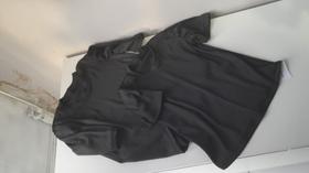 Blusa canelada preta,tamanho 6 e 10.