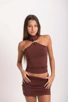 Blusa Cappuccino Elegante com Gola Alta e Detalhe Dourado Blusa Cappuccino Elegante com Gola Alta e Detalhe Dourado