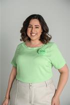 Blusa Com Flor De Aplicação Verde Blusa Com Flor De Aplicação Verde
