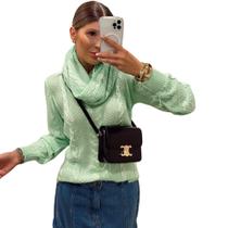 Blusa com gola avulsa decote V