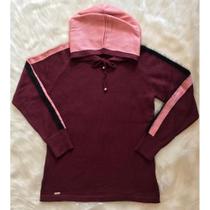 Blusa com touca e detalhes de pelinho