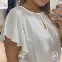 Blusa Crepe Off White, Manga Babado, Detalhe Gota Decote, Fechamento Botão Gola, Bella Vitta BM1240B Blusa Crepe Off White, Manga Babado, Detalhe Gota Decote, Fechamento Botão Gola, Bella Vitta BM1240B