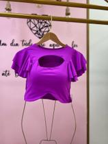 Blusa croped roxa com detalhes na manga e decote redondo