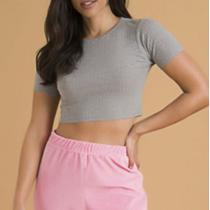 Blusa cropped básico canelada gola rasa feminino