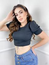 Blusa cropped canelada gola rasa manga curta princesa feminina estilo blogueira