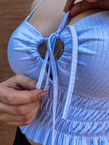 Blusa cropped lastex canelado alça fina decote amarração feminino