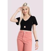 Blusa Cropped Lunender em Malha Crepe na cor Preta Blusa Cropped Lunender em Malha Crepe na cor Preta