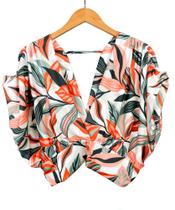 Blusa Cropped plus size estampada manga borboleta elástico no ombro feminino. modelo