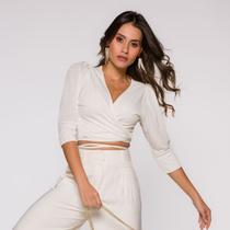 Blusa Cropped Transpassada de Manga 3/4 e amarração Blusa Cropped Transpassada de Manga 3/4 e amarração
