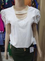Blusa de cor branca com pérolas Blusa de cor branca com pérolas