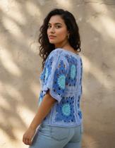 Blusa De Crochê Azul Com Flores Artesanal Manga Curta Blusa De Crochê Azul Com Flores Artesanal Manga Curta