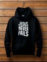 Blusa de Frio Moletom Canguru Estampado Jesus Never Fails Lançamento Blusa de Frio Moletom Canguru Estampado Jesus Never Fails Lançamento
