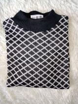 Blusa de tricô cor:preto/branco
