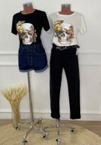 Blusa Doce Encanto Caveira cor Branca TAM. Único Blusa Doce Encanto Caveira cor Branca TAM. Único