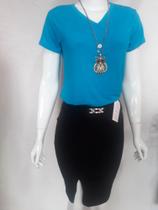 Blusa e saia lisa