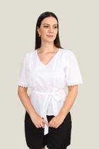 Blusa em cambraia com cinto e detalhe na manga