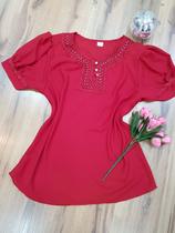 Blusa em Crepe, Vermelha, Manga Curta Bufante, Renda Decote e Pérolas, Botão BM1030VM