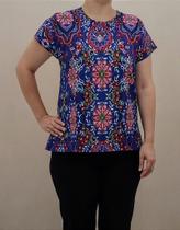 Blusa Estampada Azul com Abertura nas Costas - Tamanho P