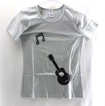 Blusa feminina baby look bordada em patchwork Blusa feminina baby look bordada em patchwork