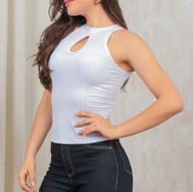 Blusa feminina canelada regata gola alta decote gota elegante