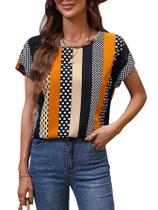Blusa feminina casual com estampa gráfica floral e manga curta