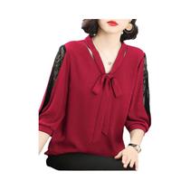 Blusa Feminina Casual com Gola Meia Renda e Detalhe Gravata Borboleta - Primavera/Verão