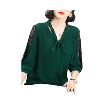 Blusa Feminina Casual com Gola Meia Renda e Detalhe Gravata Borboleta - Primavera/Verão