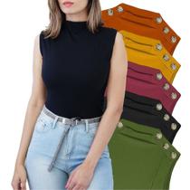 Blusa feminina cavada detalhe botão no ombro canelada