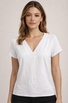 Blusa Feminina com Decote V e Detalhe em Nervura