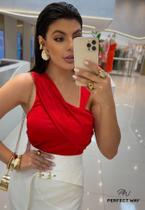 Blusa feminina com sobreposição fixa vermelho Blusa feminina com sobreposição fixa vermelho