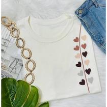 Blusa Feminina Coração Lateral T-Shirt moda 100% Algodão Cor Off-White P AO G2 Plus