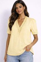 Blusa Feminina Decote V com Renda Manga Curta Cor:ManteigaTamanho:M Blusa Feminina Decote V com Renda Manga Curta Cor:ManteigaTamanho:M