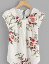 Blusa feminina estampa floral tamanho médio