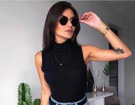 Blusa feminina gola alta manga cavada malha canelada