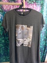 Blusa feminina na cor cinza , malha super leve estampas variadas