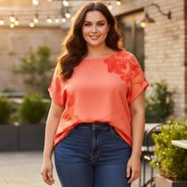 Blusa Feminina Plus Size de Viscose Estampada com Gola Redonda e Manga Morcego Cereja Rosa