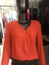Blusa feminina social cor vermelho terroso tamanho P