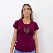 Blusa feminina t-shirt estampa de corçao com oncinha