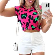 Blusa feminina t-shirt muscle com ombreira animal print moda fashion