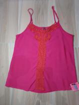 Blusa feminina viscose na cor rosa com detalhes