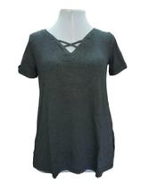 Blusa Manga Curta Decote V Cinza com Detalhe em Tiras Cruzadas Blusa Manga Curta Decote V Cinza com Detalhe em Tiras Cruzadas
